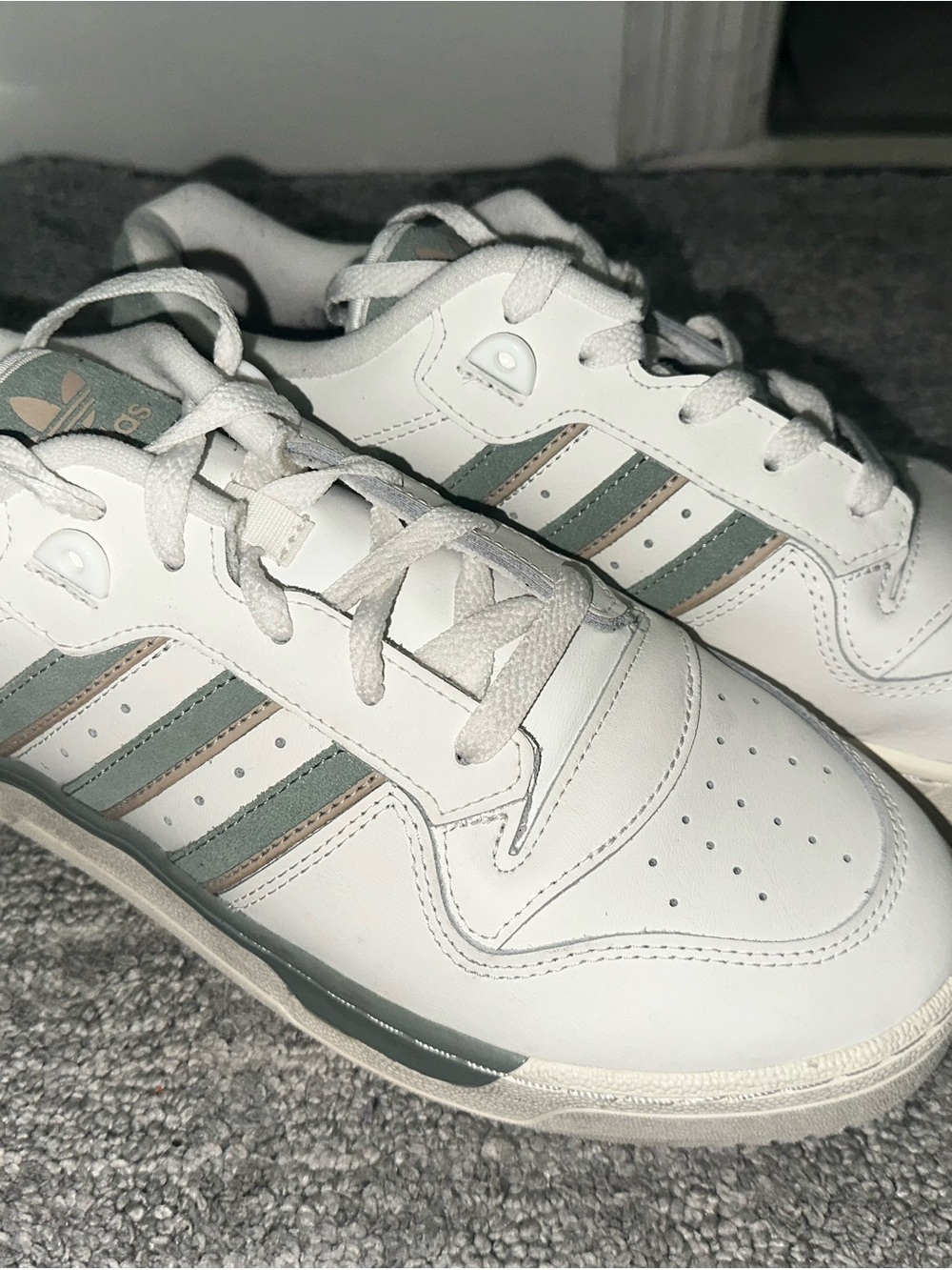 Mens Adidas Rivalry Low Sneakers Size: 10